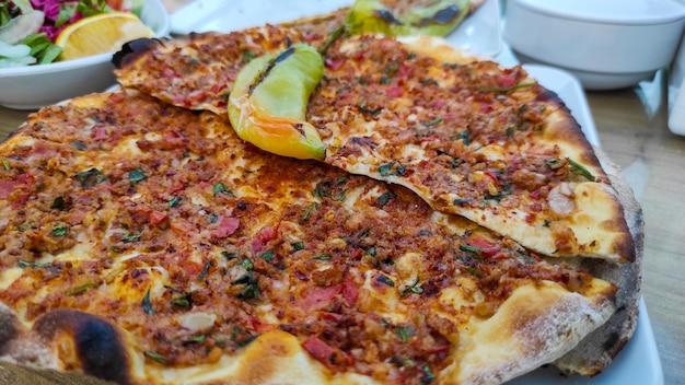 Lahmacun comida turca tradicional Lahmacun vista de ángulo alto primer plano