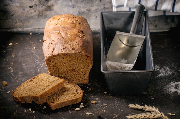 Laib hausgemachtes roggenbrot