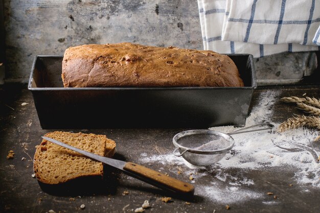 Laib hausgemachtes Roggenbrot