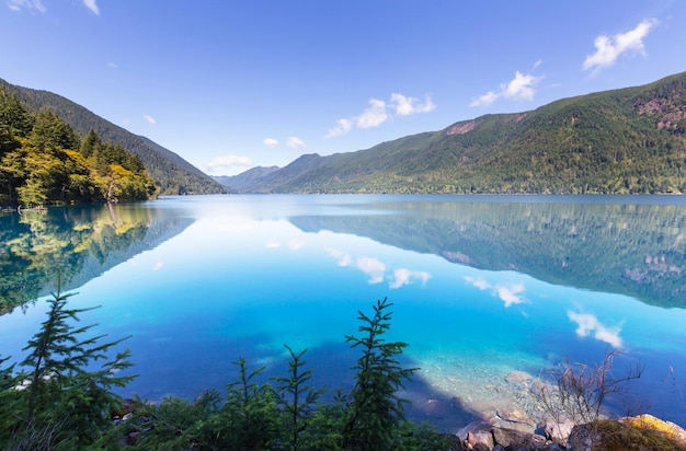 Lake crescent no parque nacional olímpico, washington, eua