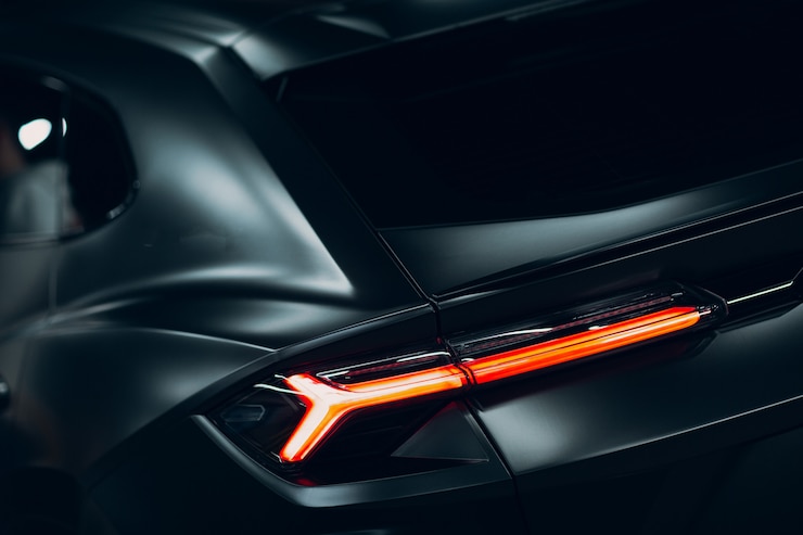 Foto lamborghini urus coche deportivo negro. coches deportivos carrera callejera.