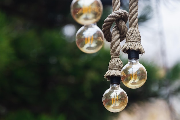 Lâmpada de close-up com luz em cordas em estilo loft