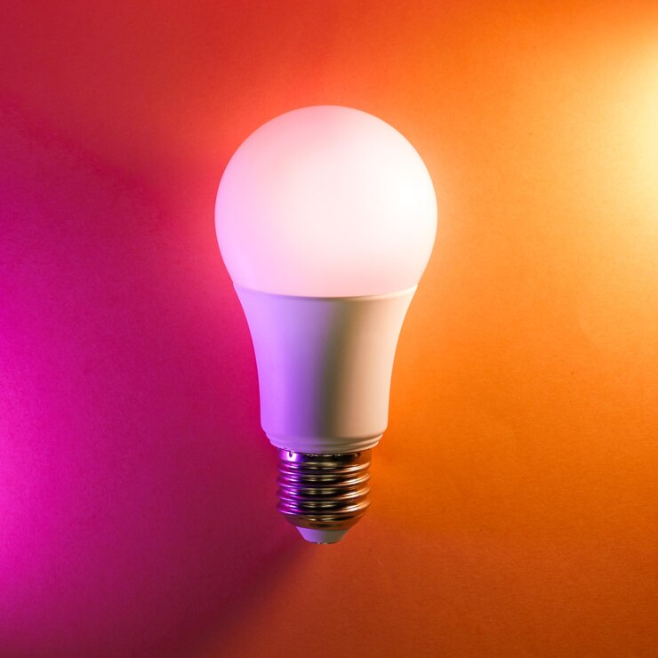 Foto lâmpada de luz em fundo colorido pastel dispositivo doméstico inteligente