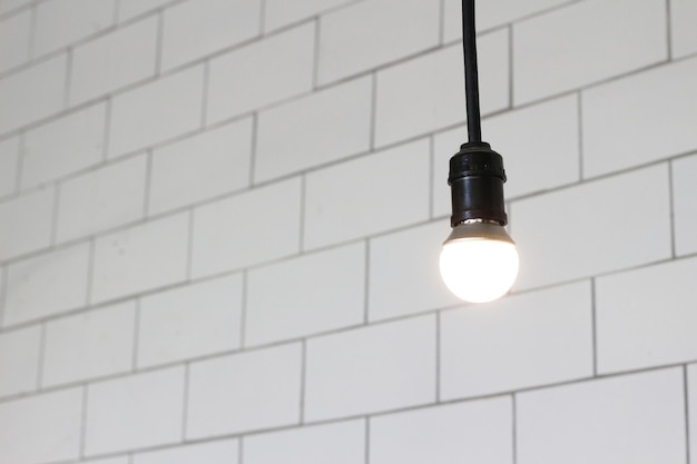 lâmpada na parede