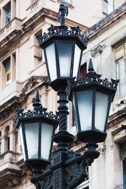 lâmpada velha rua
