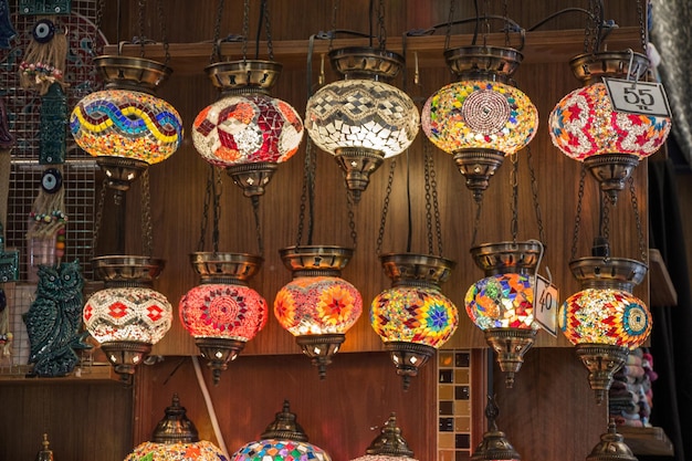 Lâmpadas coloridas de mosaico de estilo otomano antigo