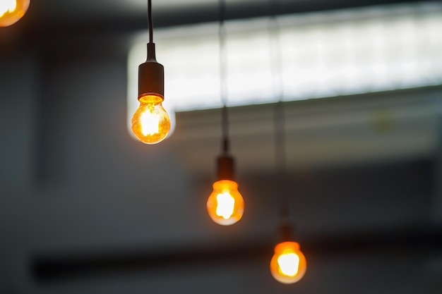 Lâmpadas penduradas no teto idéias de decoração de iluminação de café