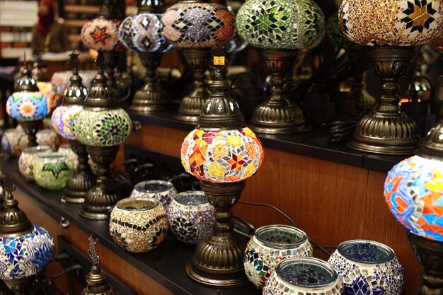 Lâmpadas tradicionais turcas no Grande Bazar de Istambul.