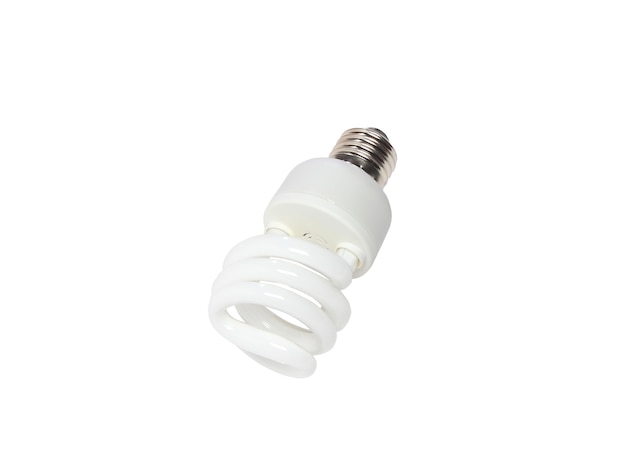 Lámpara espiral de ahorro de energía. Aislado sobre blanco.