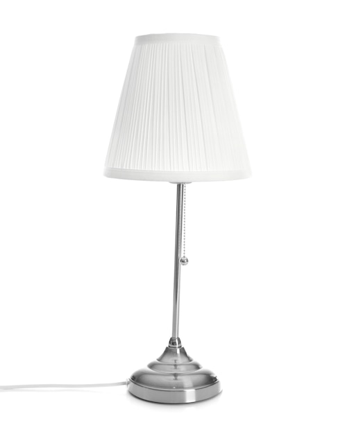Lámpara de mesa con estilo sobre fondo blanco.