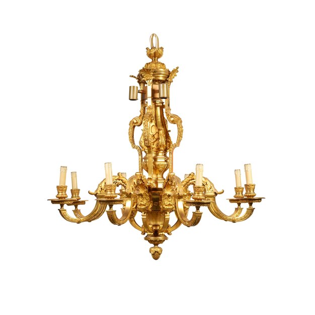Lámparas de lujo de cristal en tonos dorados sobre fondo blanco aislado