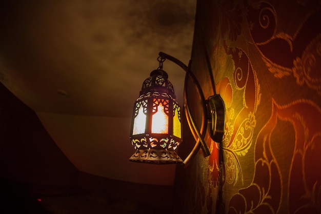 Lampe im orientalischen Stil im Interieur