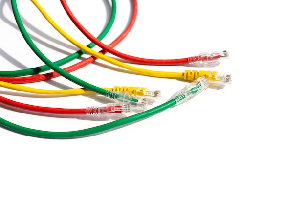 LAN-Netzwerkverbindung Ethernet-Kabel auf weißem Hintergrund.