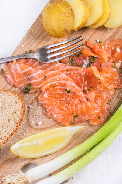 Foto lanche com salmão salgado