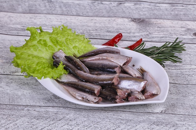 Lanche de anchova na tigela