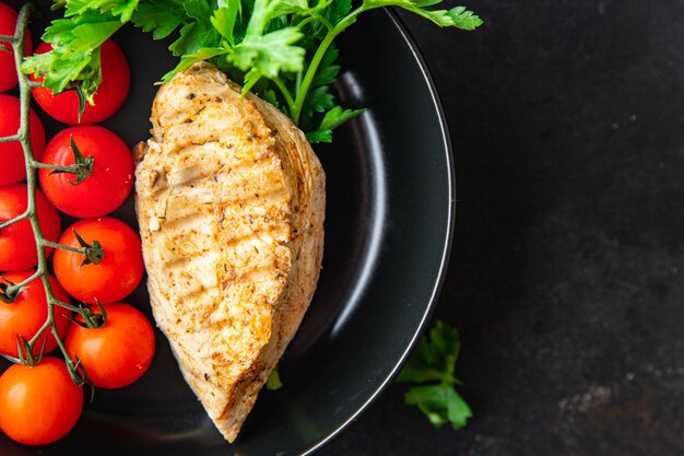 Lanche de refeição de menu de dieta de peito de frango grelhado no fundo de comida de espaço de cópia de mesa