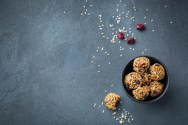 Lanche saudável superalimento de bolas de energia de proteína artesanal