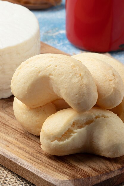 Foto lanche tradicional brasileiro conhecido como biscoito de queijo