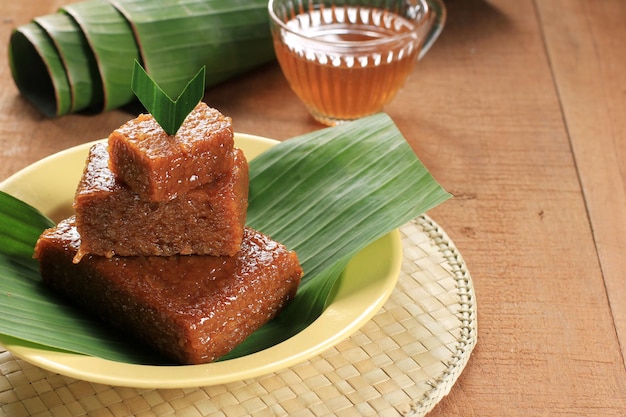 Lanche tradicional indonésio wajik feito com arroz glutinoso pegajoso cozido no vapor