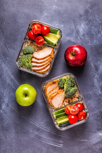 Lancheira saudável e equilibrada com arroz de legumes