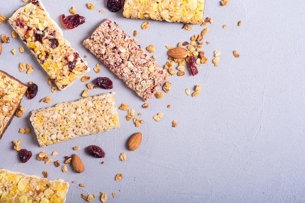 Foto lanches caseiros saudáveis café da manhã barras de granola alimentos fundo de energia vegana