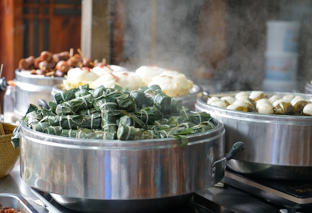 Lanches estão cozinhando no vapor