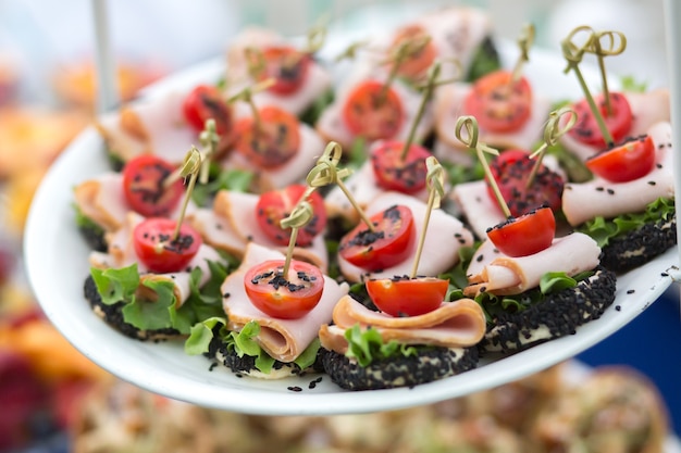 Lanches na mesa em um evento festivo ou jantar