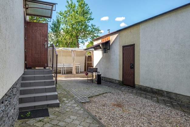 Landhaus oder Gehöft aus Beton oder Backstein