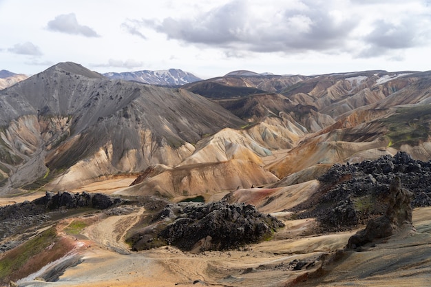 Landmannalaugar-Tal. Island. Bunte Berge auf dem Wanderweg Laugavegur.