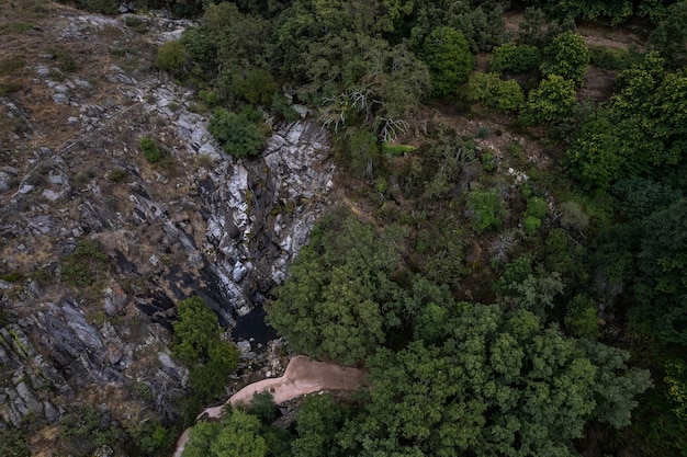 Landschaft am Calderon-Wasserfall in der Nähe von Piornal. Extremadura. Spanien.