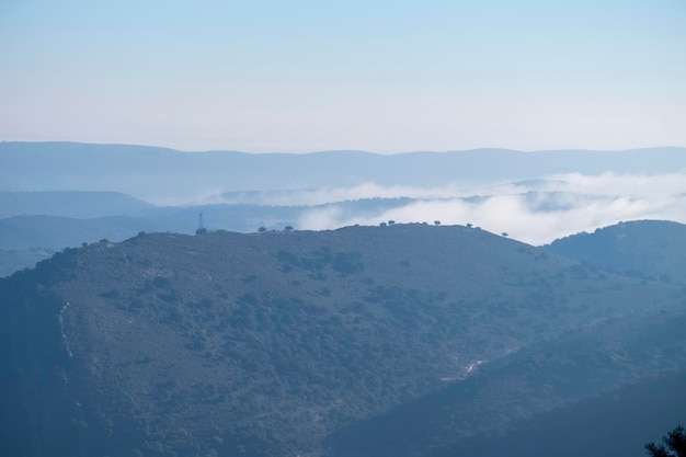 Landschaft der Extremadura von der Spitze des Schlosses Monfrague im Nationalpark Monfrague