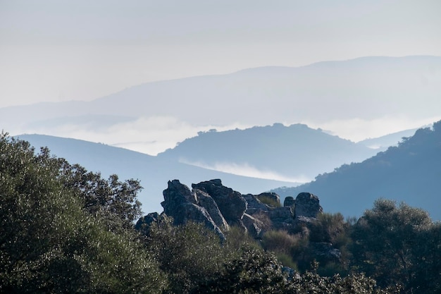 Landschaft der Extremadura von der Spitze des Schlosses Monfrague im Nationalpark Monfrague