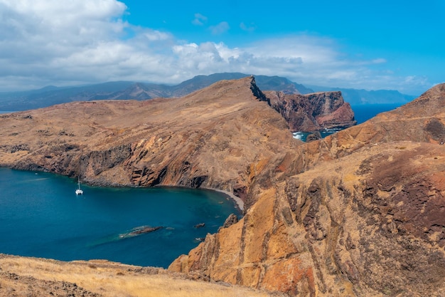 Landschaft der Felsformationen in der Ponta de Sao Lourenco und der Meeresküste von Madeira Portugal