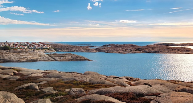 Landschaft der Küste der Ostsee auf der Insel Smogen in Schweden