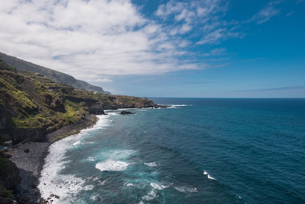 Landschaft der nord-teneriffa-inselküstenlinie, kanarische inseln, spanien.