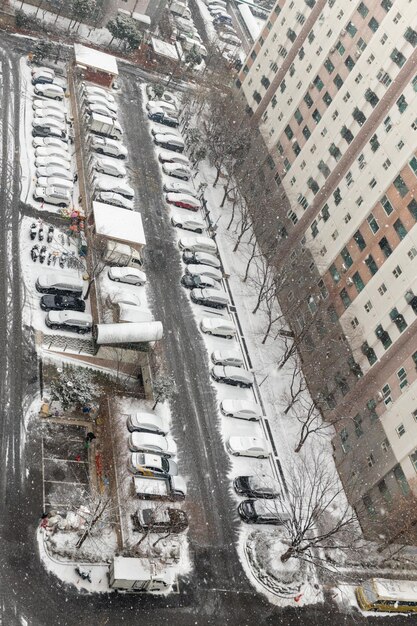 Landschaft der Wohnung an einem schneebedeckten Tag