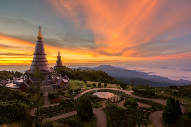 Landschaft der Zwillingspogode in Doi inthanon Berg