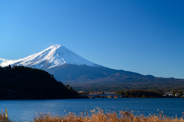 Landschaft des Fuji-Berges am See Kawaguchiko