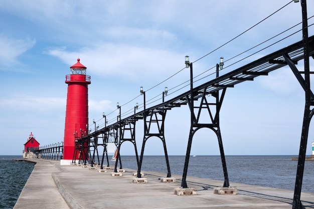 Landschaft des Grand Haven Lighthouse Pier und Laufsteg Lake Michigan Michigan USA