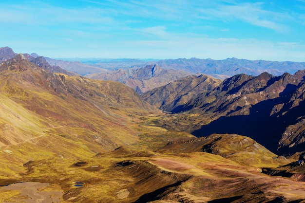 Landschaft des hohen Berges in den Anden, nahe Huaraz, Peru