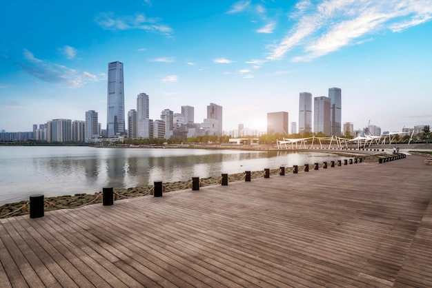 Landschaft des Houhai Talent Parks in der Bucht von Shenzhen, China