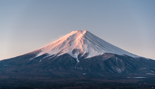 Foto landschaft des japanischen fuji-vulkanberges im winter
