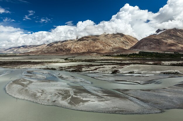 Landschaft des Nubra-Tals im Himalaya