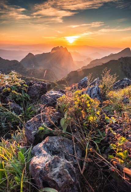 Landschaft des Sonnenuntergangs auf Berg am Naturschutzgebiet