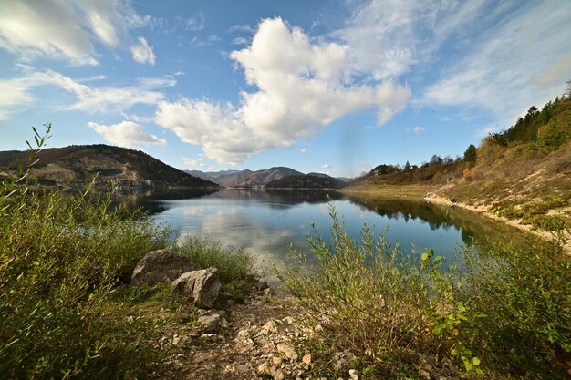 Landschaft des Zaovine-Sees, Tara-Nationalpark in Serbien