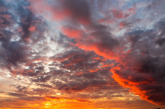 Landschaft im Sonnenaufgang