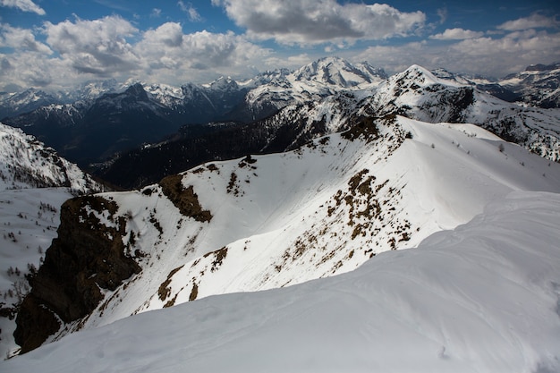 Landschaft in den europäischen Alpenbergen im Winter