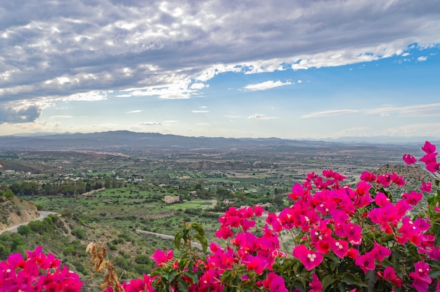 Landschaft mit blauem Himmel und Wolken Mojacar