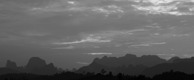 Landschaft mit Blick auf die Berge