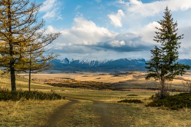 Landschaft mit den Altai-Bergen, Russland.